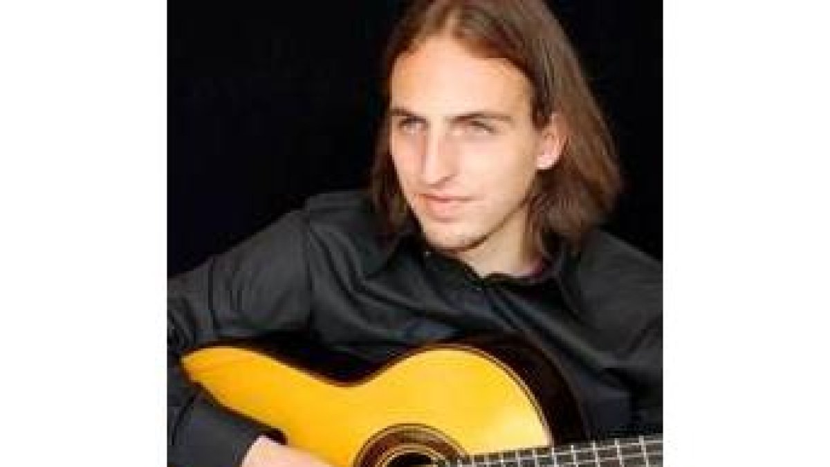 El joven guitarrista chileno Sebastián Montes