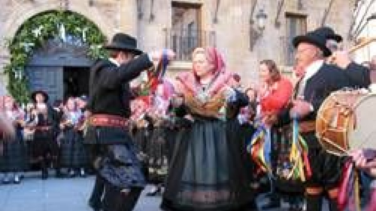 El folclore maragato es uno de los atractivos que el municipio suele difundir fuera de la ciudad
