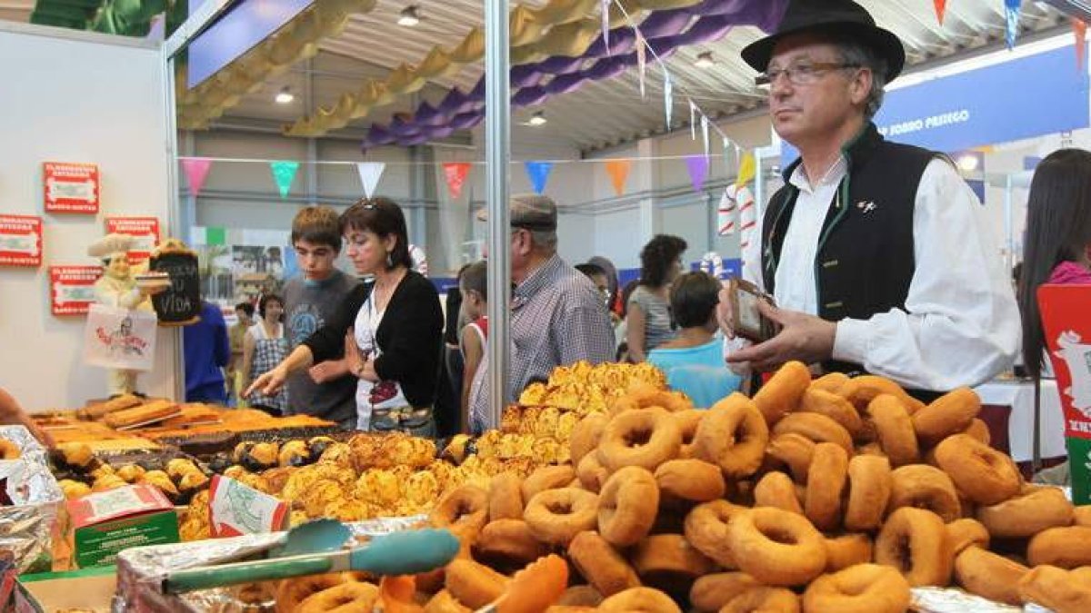 La feria abrirá sus puertas mañana a partir de las 12.30 horas en el pabellón municipal.