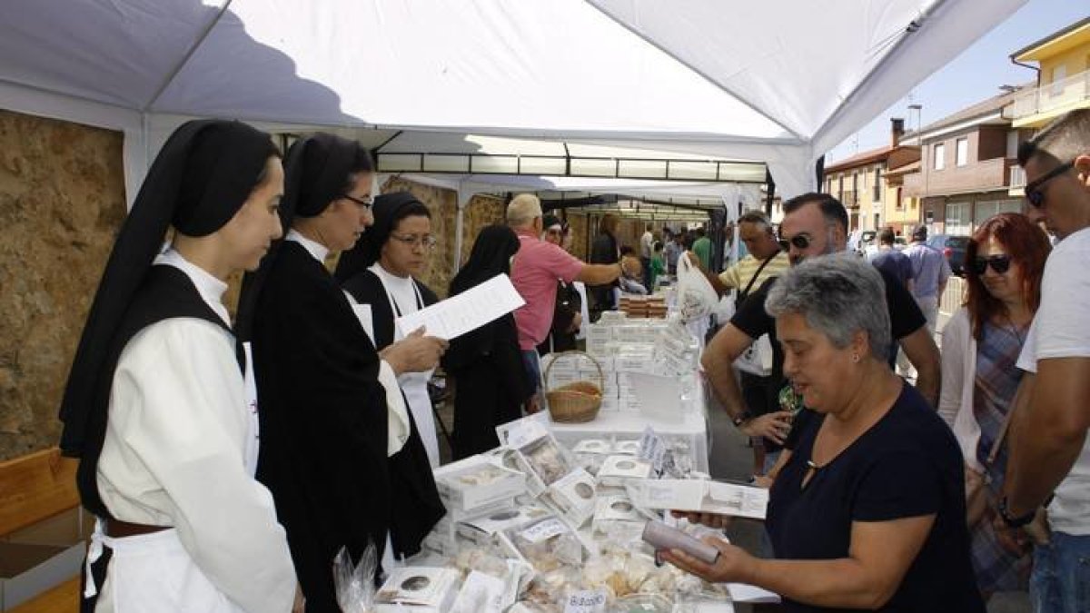 Más de una treintena de monasterios y conventos pondrán a la venta sus dulces. CAMPOS