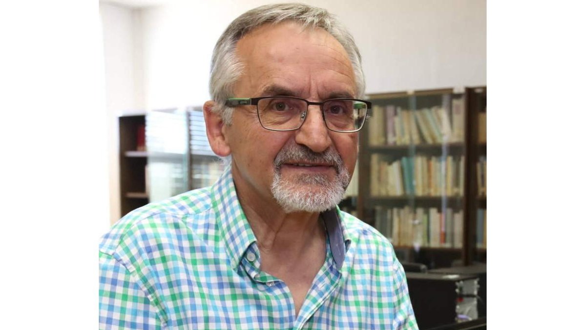 El profesor y crítico José Enrique Martínez. RAMIRO