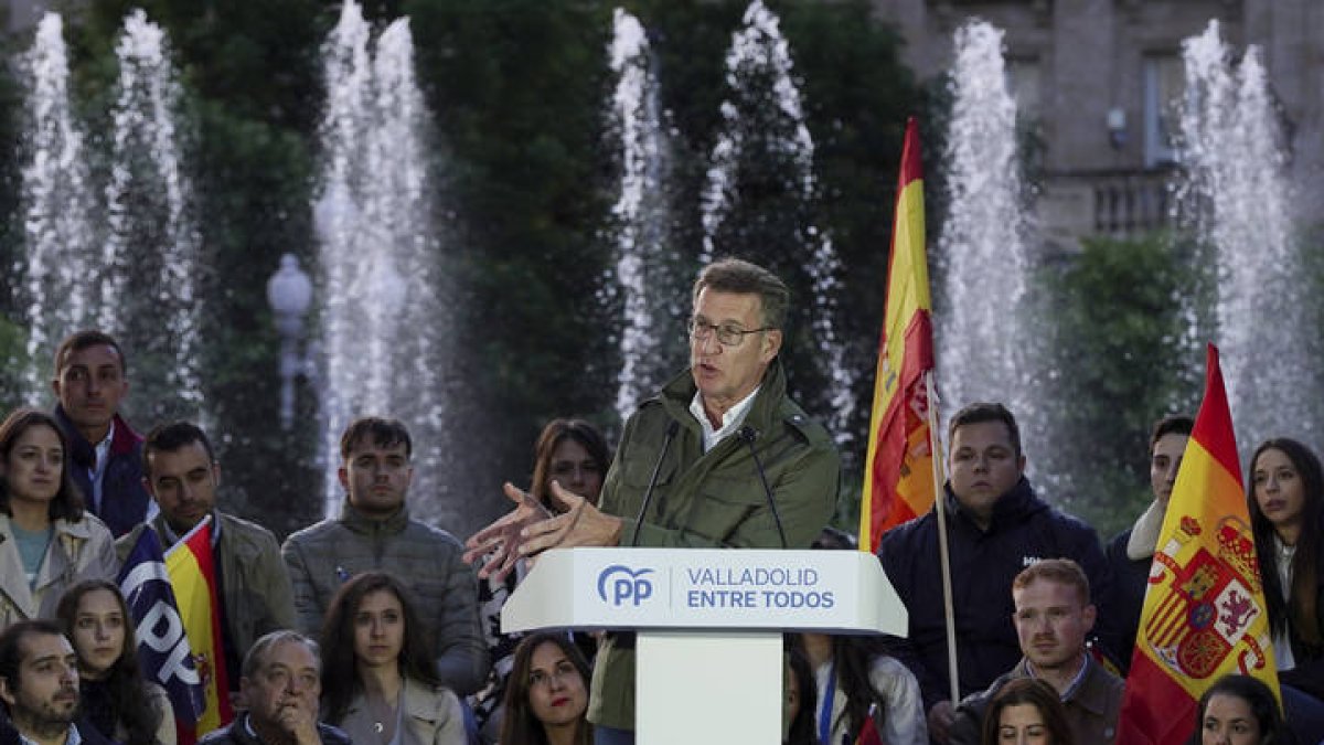 El presidente del Partido Popular, Alberto Núñez Feijóo, durante el mitin que ha ofrecido esta tarde en Valladolid, NACHO GALLEGO