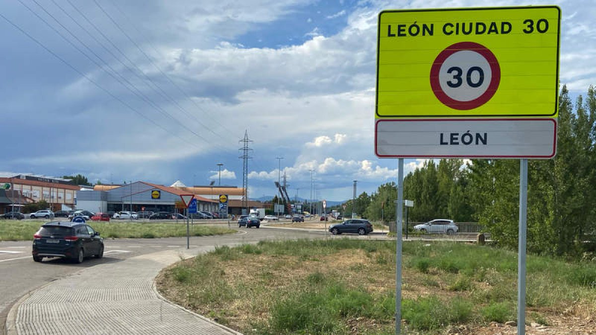 En los accesos y en el casco urbano, la velocidad está limitada. RAMIRO