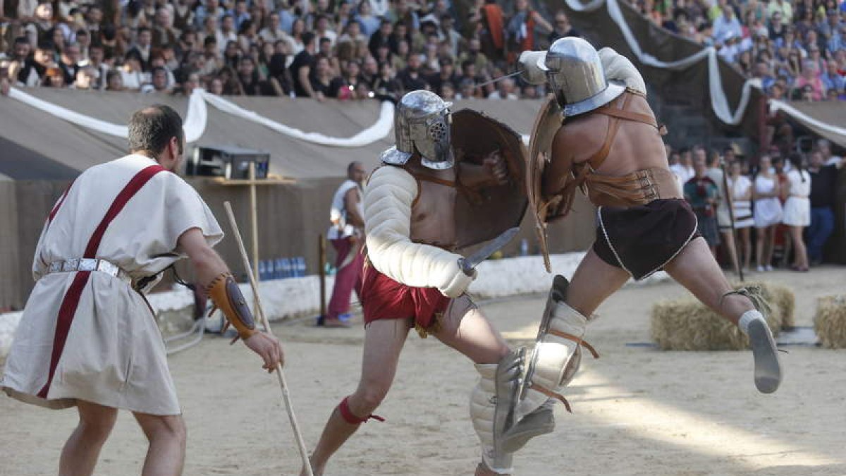 Los gladiadores protagionizaron lances de gran plasticidada sobre la arena del circo asturicense