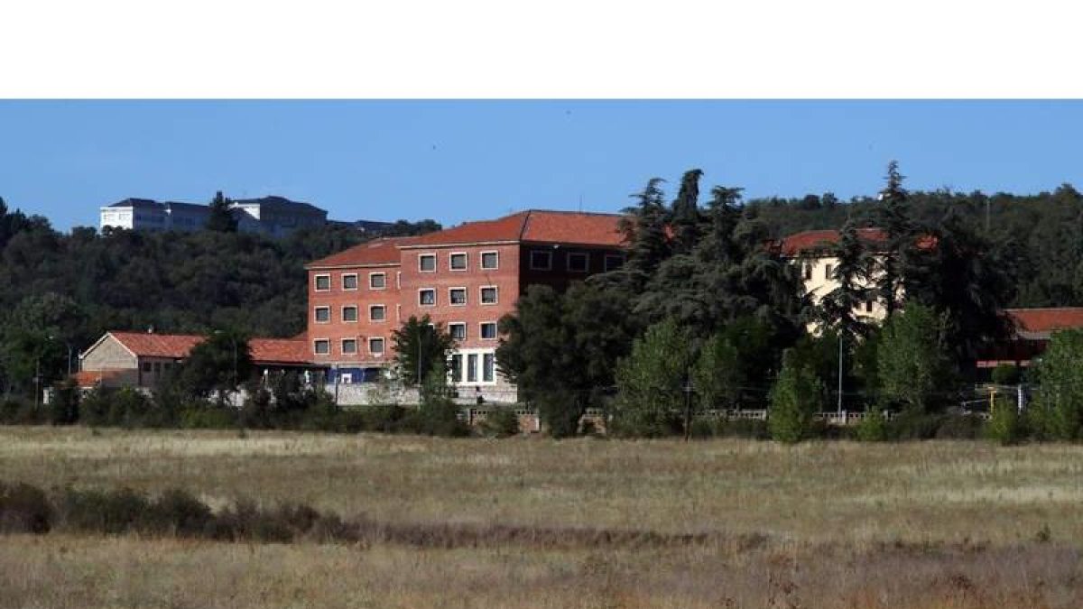 Los amplios terrenos del monte San Isidro aglutinan 133,47 hectáreas, que fueron compradas en 1949 por la Diputación a la Fundación Sierra Pambley.