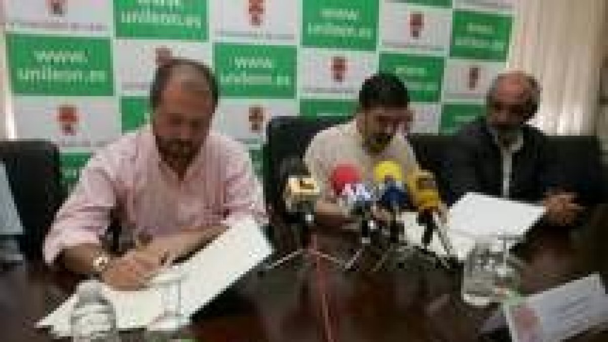 Ignacio Tejera, Ángel Penas y Santos Llamas firmaron el convenio