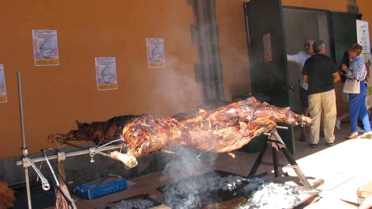 Labores de preparación de la comida popular. MACÍAS