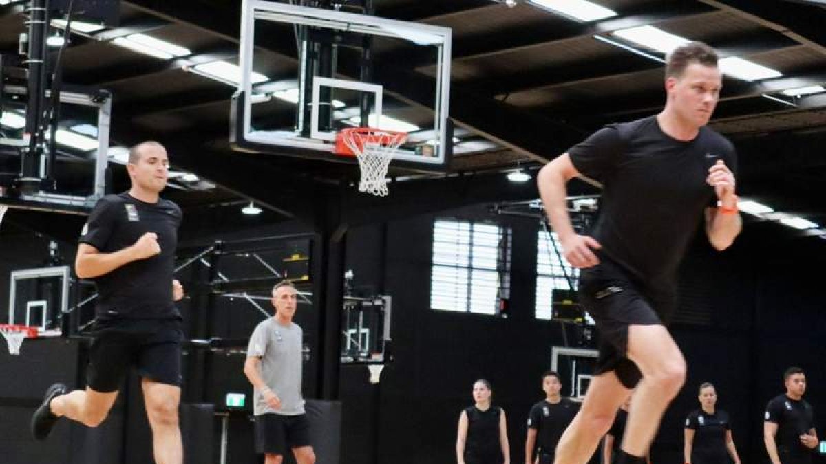 Vaquera en una sesión de preparación de los árbitros que dirigirán los partidos del Mundial. FIBA