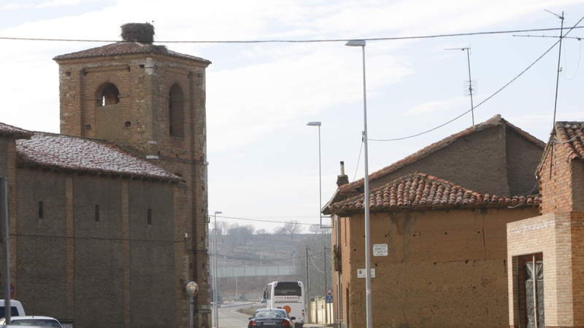 Edificios en Santovenia de la Valdoncina, una de las localidades donde será obligatoria la inspección.