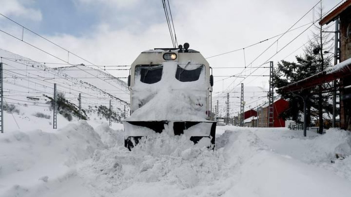 El tráfico ferroviario sigue interrumpido con Asturias