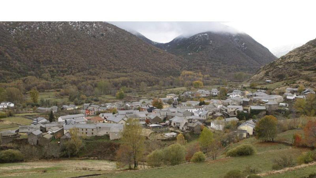 Vista panorámica de Murias de Paredes, en Omaña.