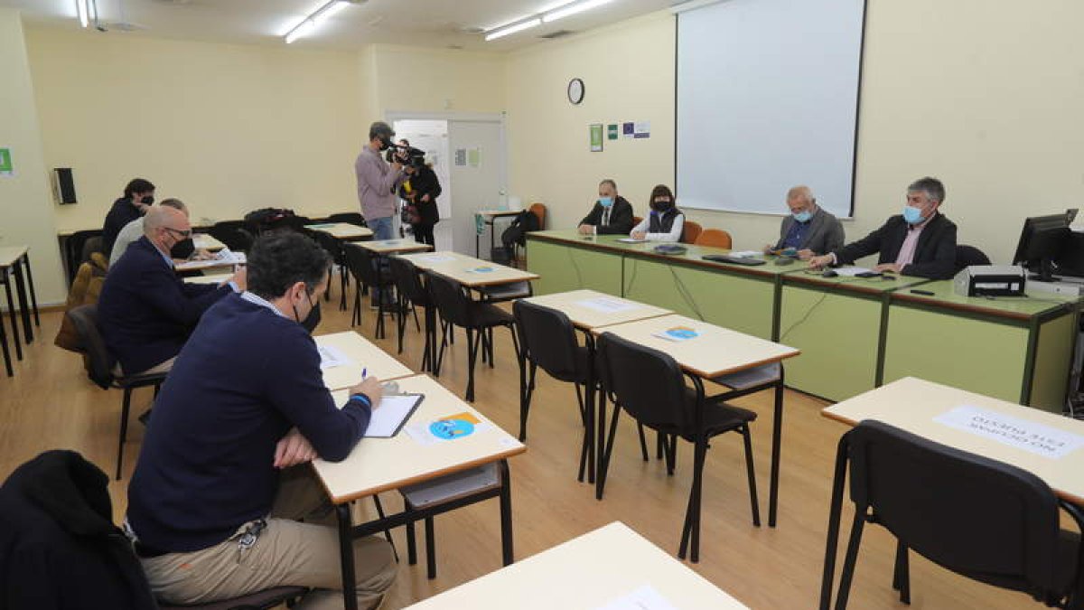 El centro asociado de la Uned en Ponferrada acogió la jornada sobre las comunidades energéticas, que pudo seguirse ‘online’. DE LA MATA