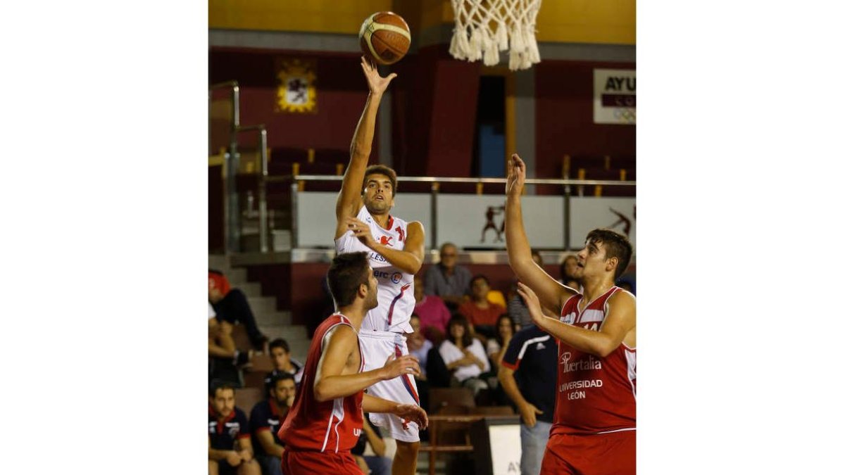 Agustinos y Fundación, primer derbi de la temporada en el Palacio.