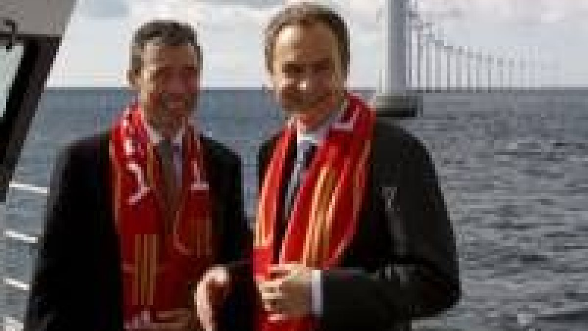 El primer ministro danés, Anders Fogh Rasmussen, junto a José Luis Rodríguez Zapatero