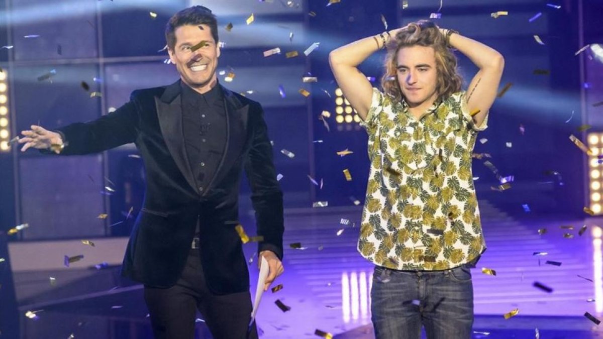 Manel Navarro, junto a Jaime Cantizano, tras su polémica selección para representar a TVE en el Festival de Eurovisión.