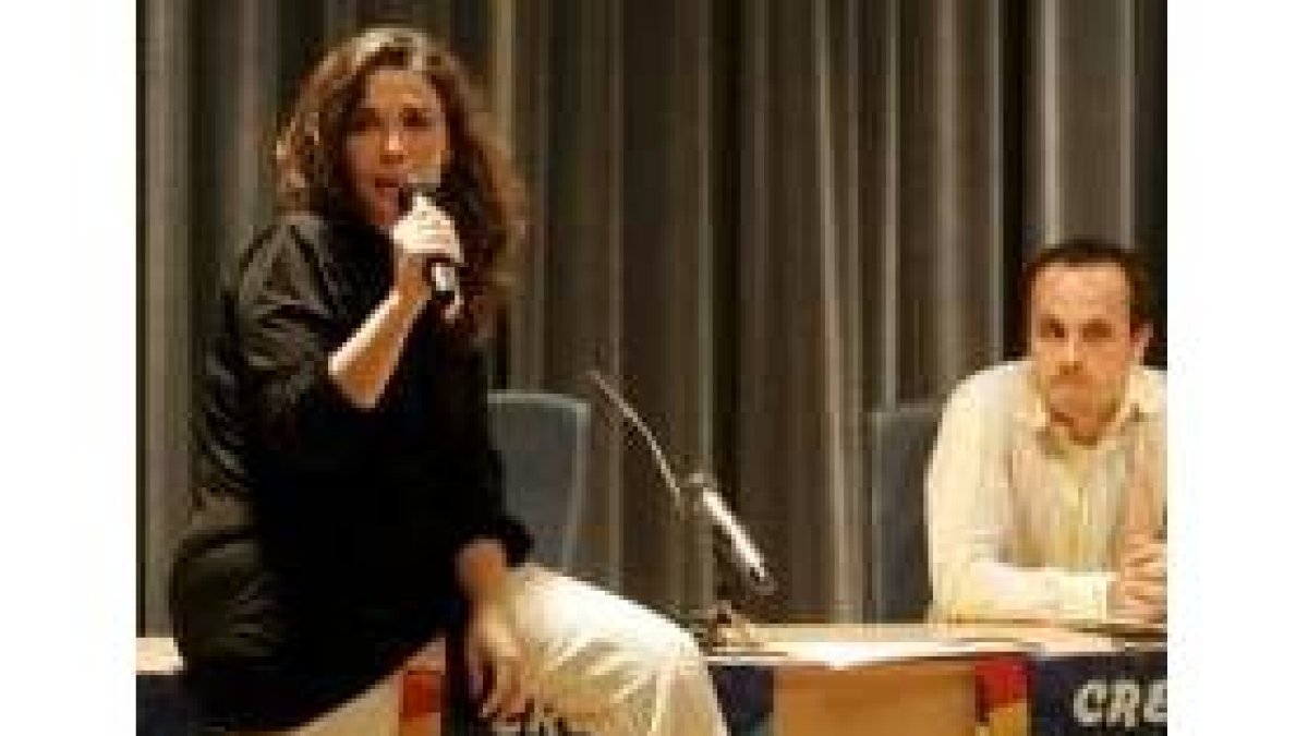 Ana Isabel Sanz ofreció una charla en la Casa de Cultura de Ponferrada