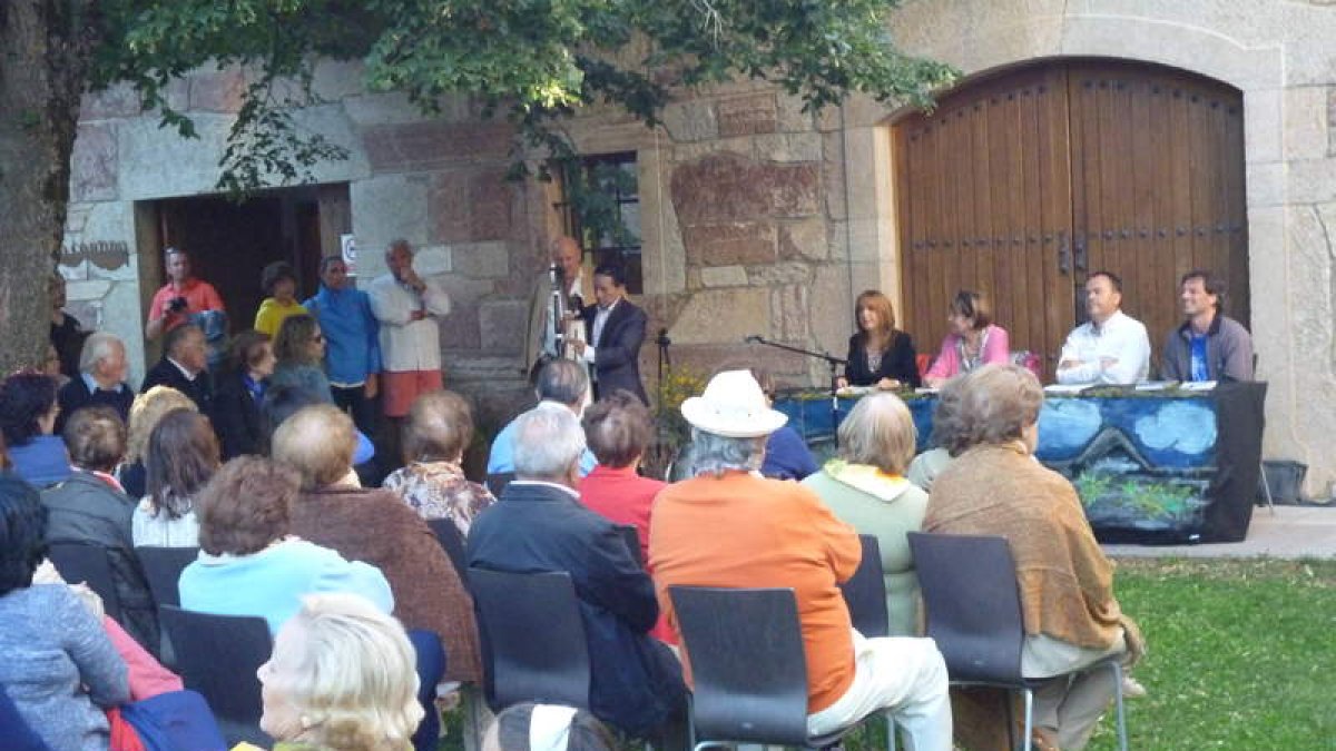 Un instante en la velada literaria del sábado en Riolago.