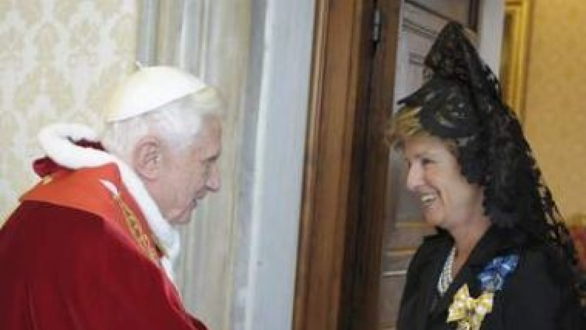El Papa y la embajadora española en el Vaticano.