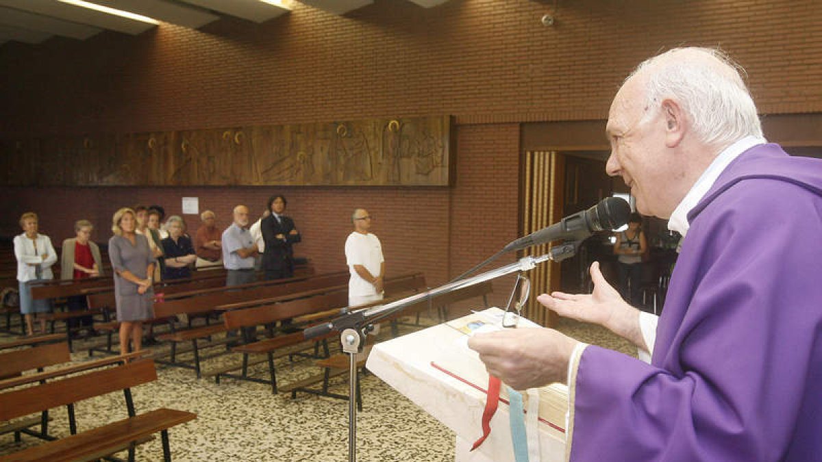 San Juan de Dios de León ofició ayer una misa en memoria del sacerdote Pajares.