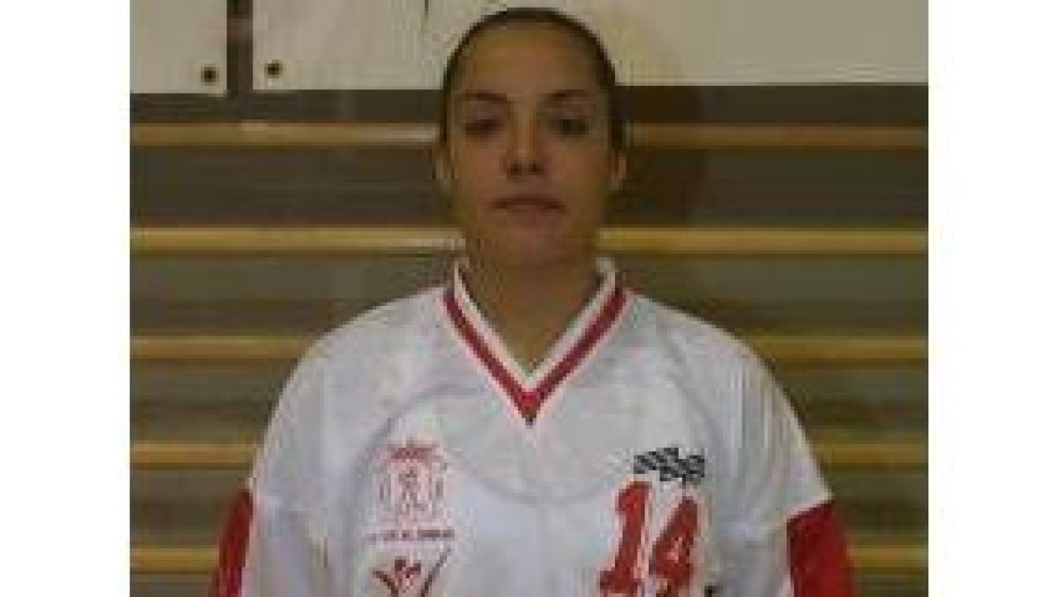 Mónica Mirantes, en el año 2001, cuando jugaba en el Teleno