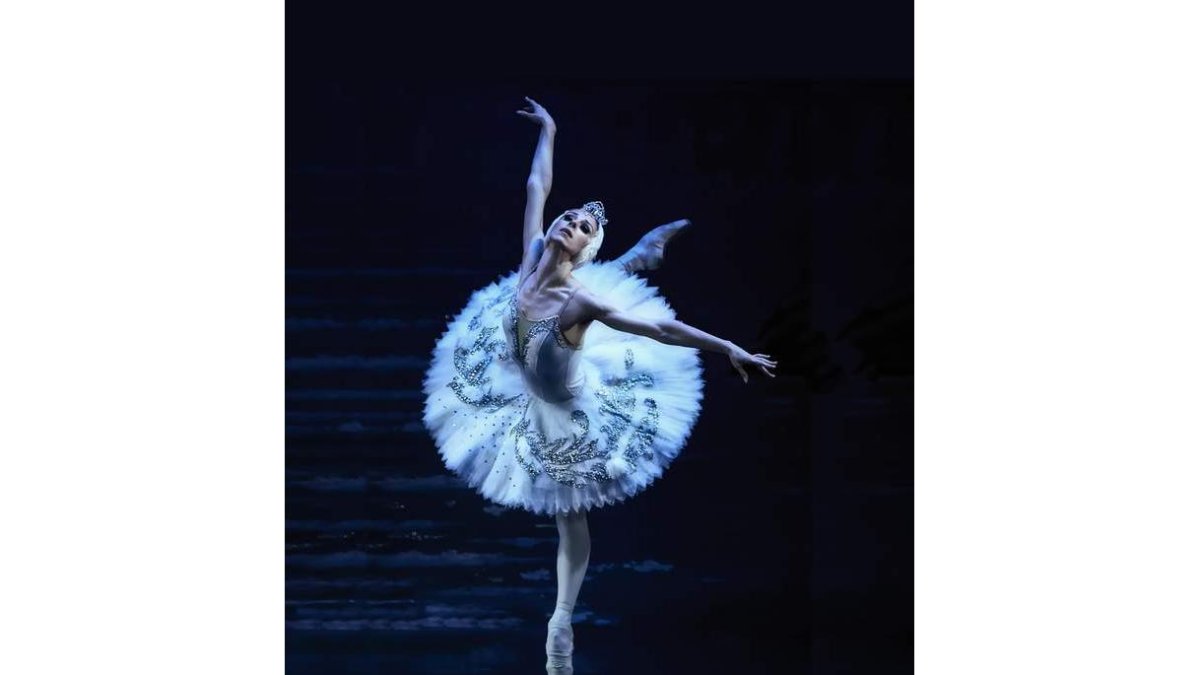 El Ballet Clásico Internacional ofreció ayer ‘El lago de los cisnes’ en el Teatro Bergidum de Ponferrada.