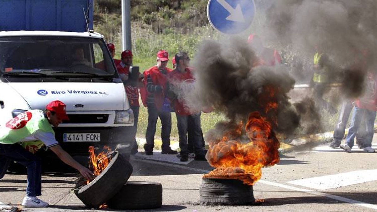 Los mineros de Palencia cortaron la carretera en Carrión de los Condes