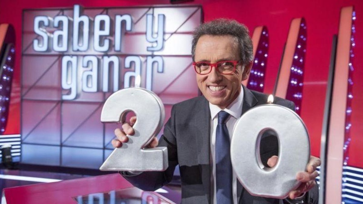 Jordi Hurtado, presentador de 'Saber y ganar', en el plató del concurso de La 2.