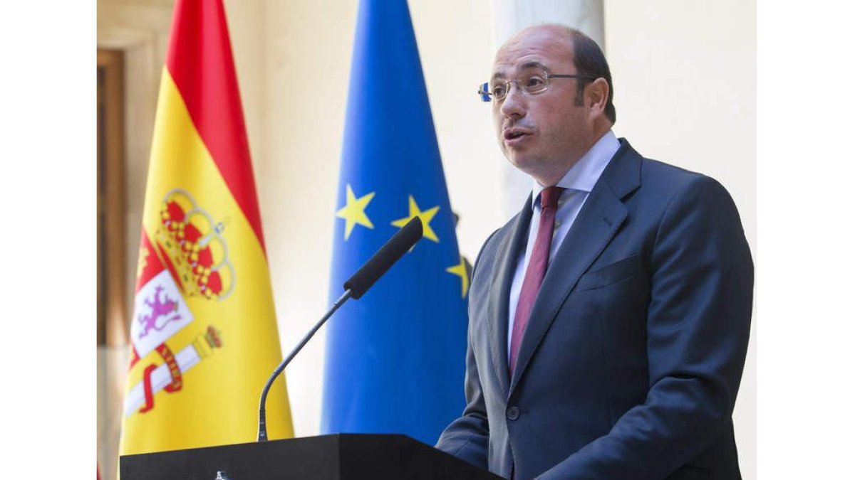 Pedro Antonio Sánchez presentó ayer su dimisión como presidente del Gobierno de Murcia. M. GUILLÉN