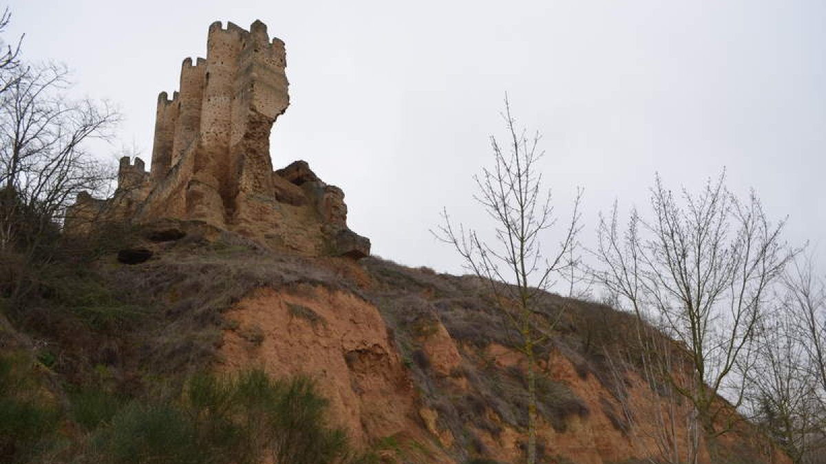 Zona sobre la que se pretende intervenir donde se aprecian desprendimientos de la ladera. MEDINA