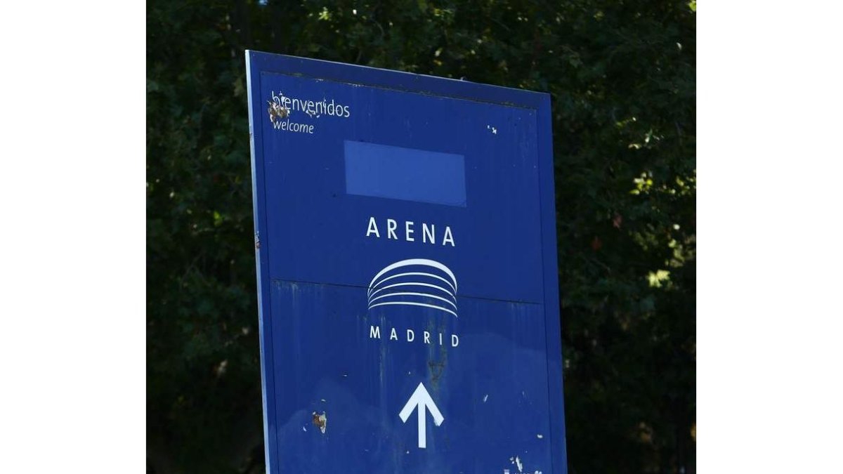 Cartel indicador de los accesos al Madrid Arena.