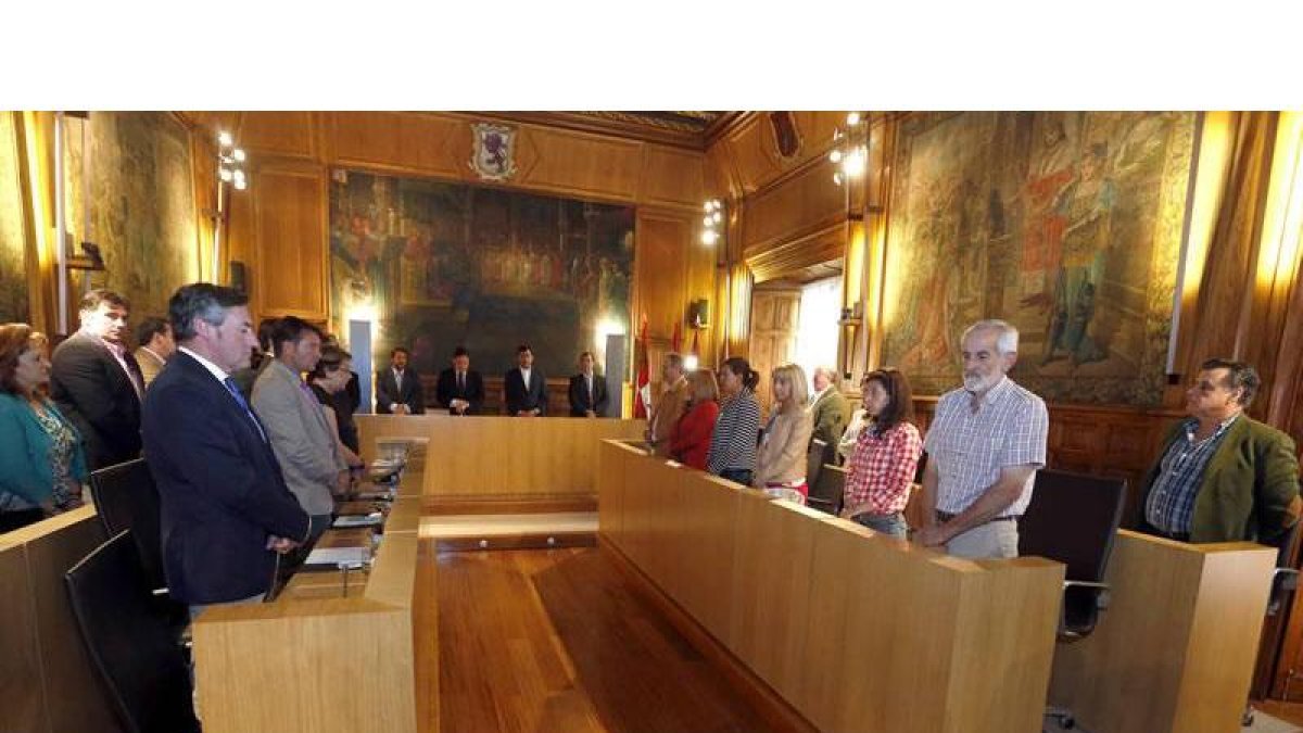 La Diputación Provincial de León, aprueba en Pleno por unanimidad la concesión de la Medalla de Oro de la Provincia a título póstumo a Isabel Carrasco.