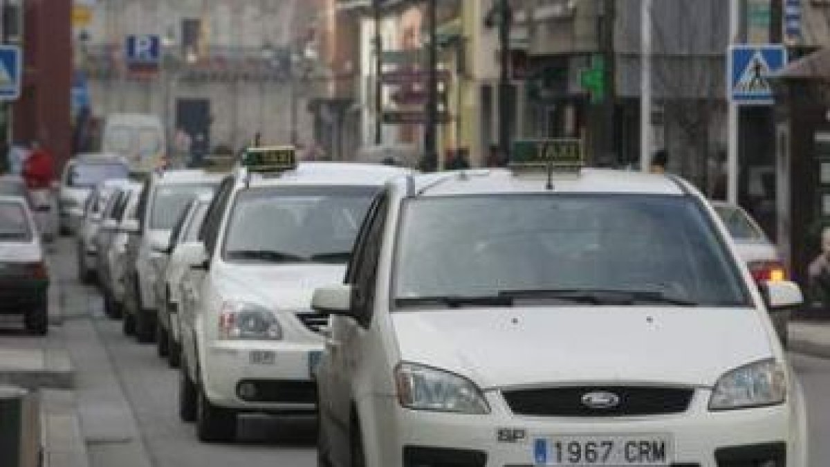 El presidente de los 64 taxistas de Ponferrada, Raul Jato, destacó el avance en la seguridad.