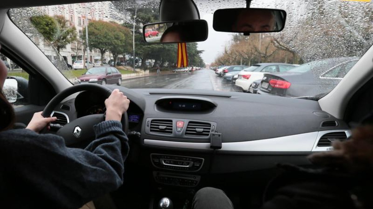 Examen del carnet de conducir en León.