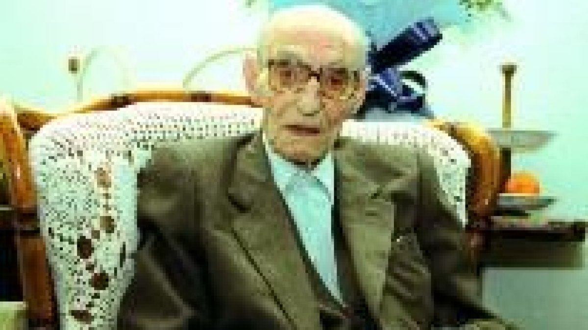 Fernando Sánchez Gómez, vecino de Sahagún, cumple hoy 100 años