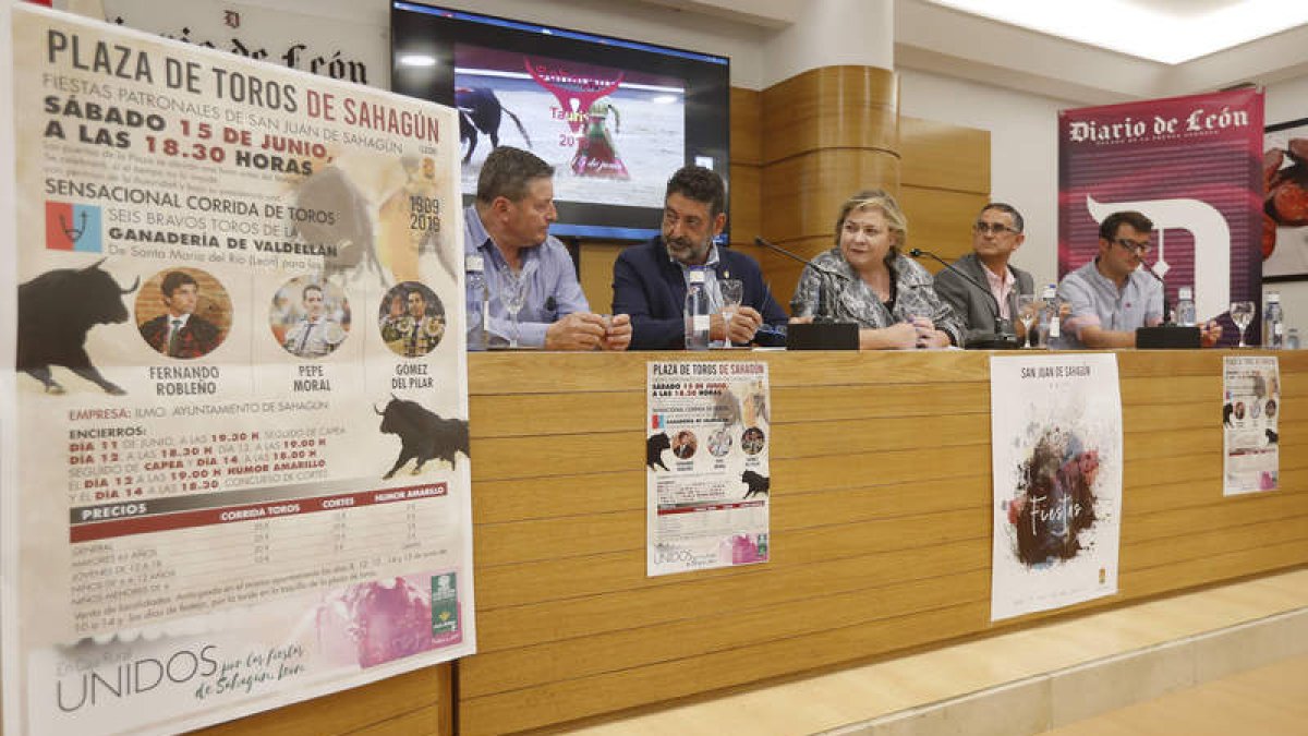 Los participantes de las jornadas protagonizaron un interesante debate taurino. JESÚS F. SALVADORES