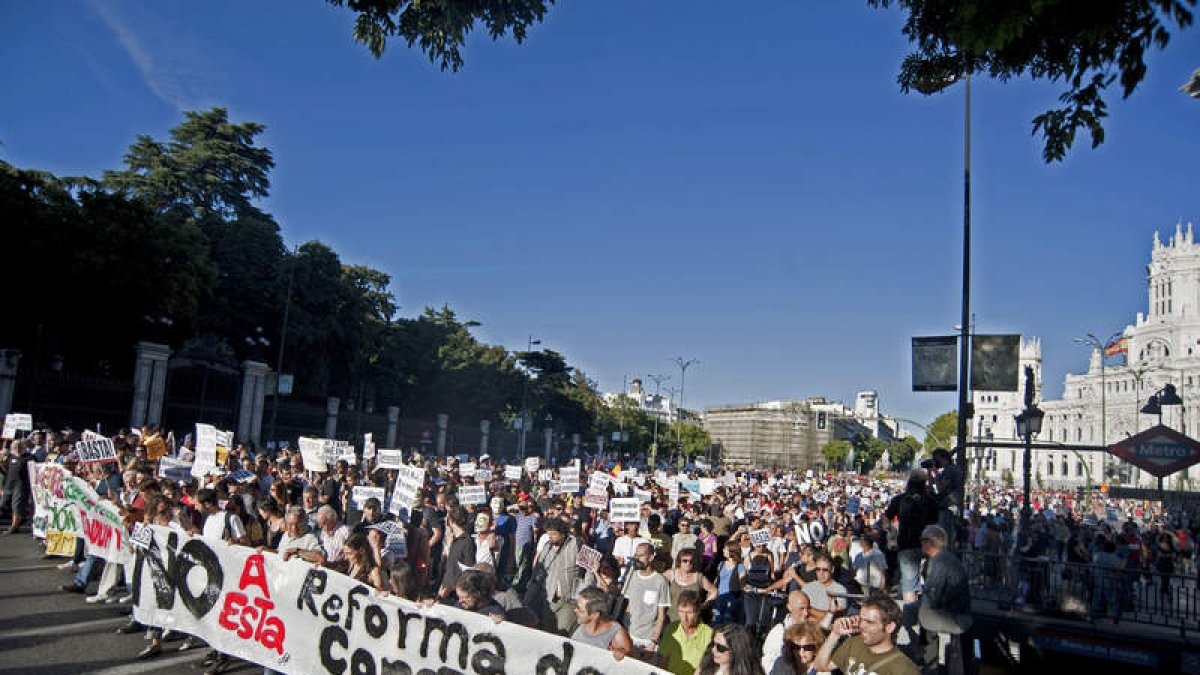 Cabecera de la manifestación convocada ayer en Madrid para protestar por la reforma.