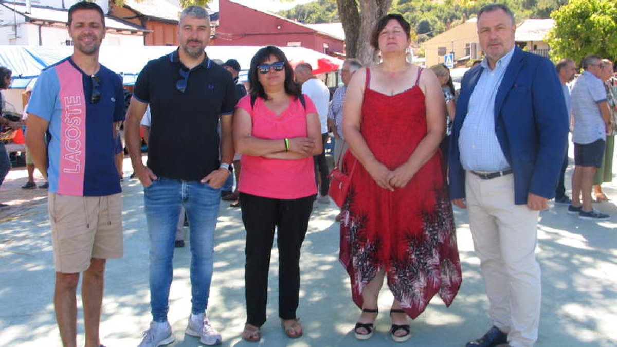 Las autoridades en la Feria del Espino. MACÍAS