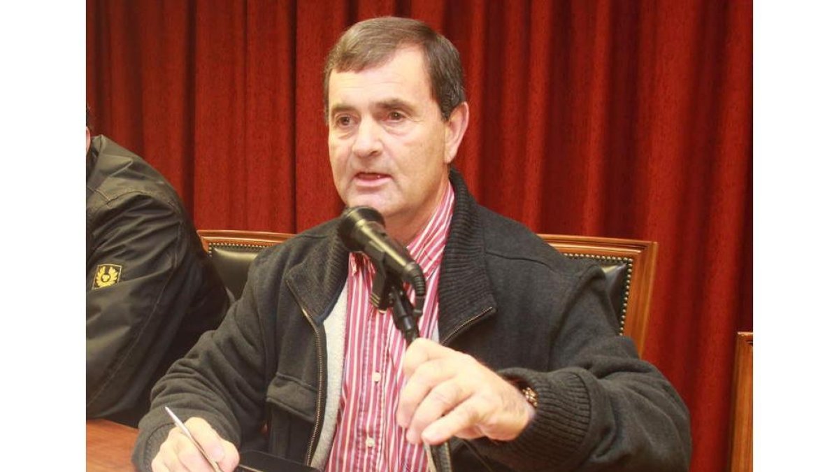 El alcalde de Congosto, José Antonio Velasco, en una imagen de su etapa en la Diputación. L. D. M.
