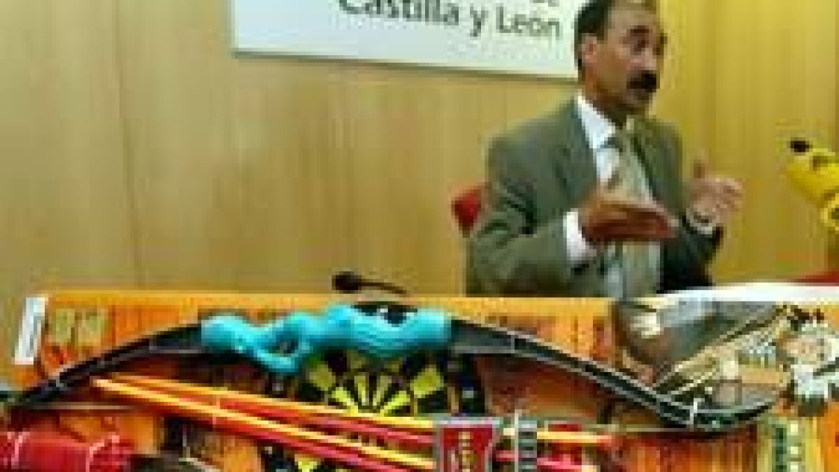El juguete analizado es el que presentó el director general de Salud y Consumo, José María Arribas