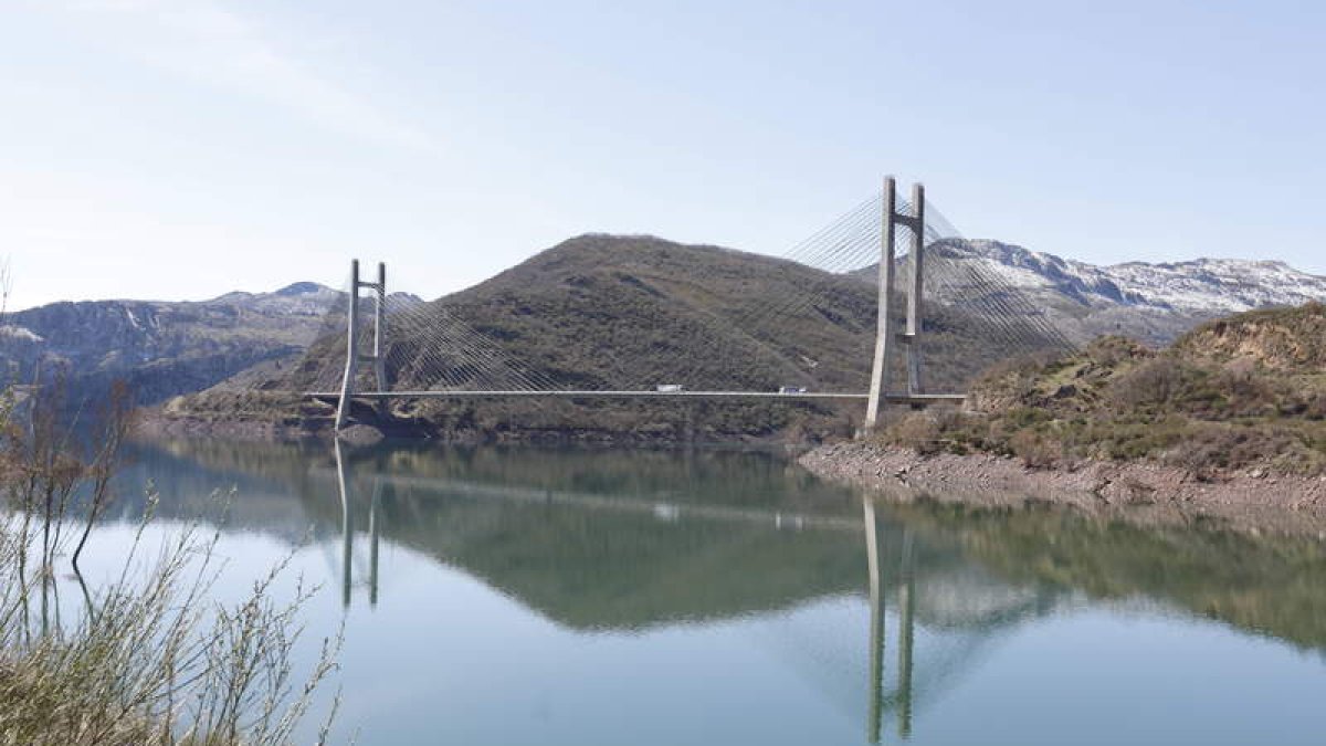 Pantano de los Barrios de Luna. MARCIANO PÉREZ