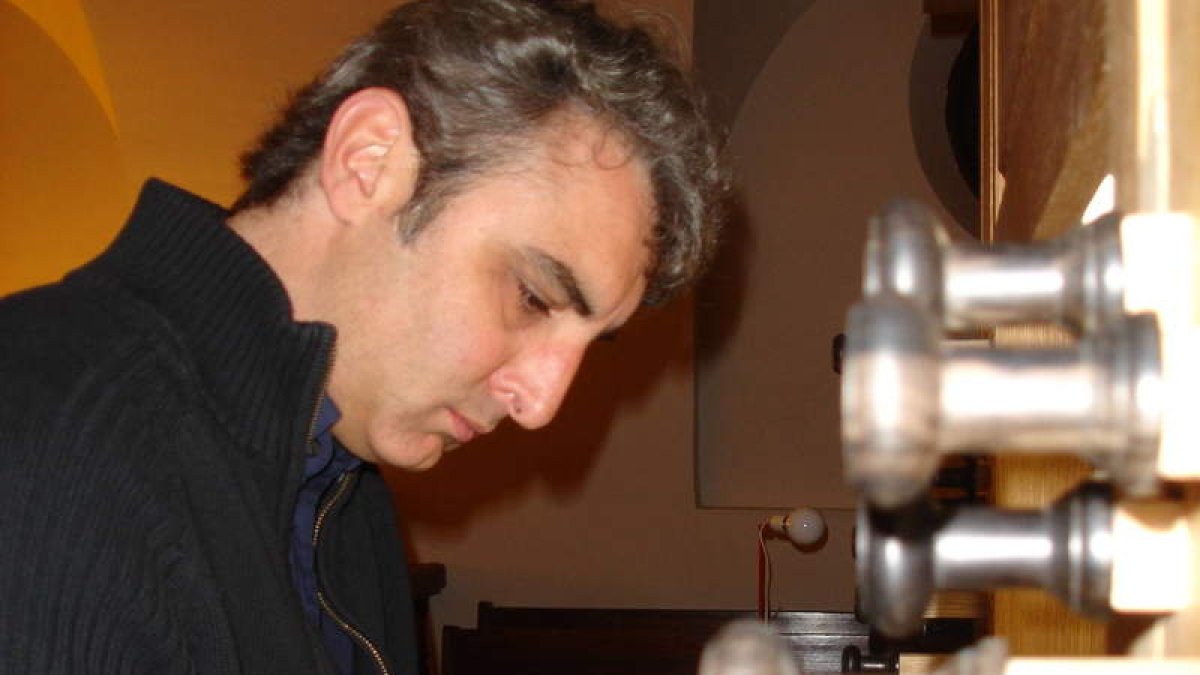 El organista Ignacio Ribas Tálens.