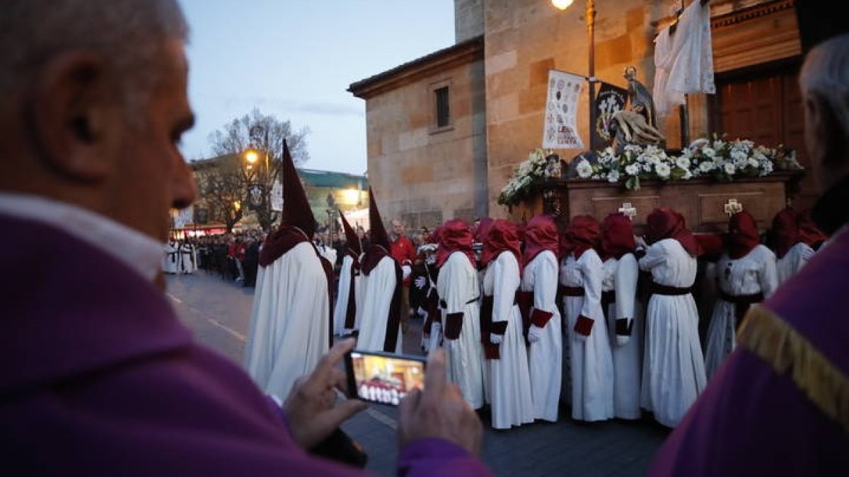 Procesión organizada por la Hermandad Sacramental de Santa Marta y de la Sagrada Cena. RAMIRO