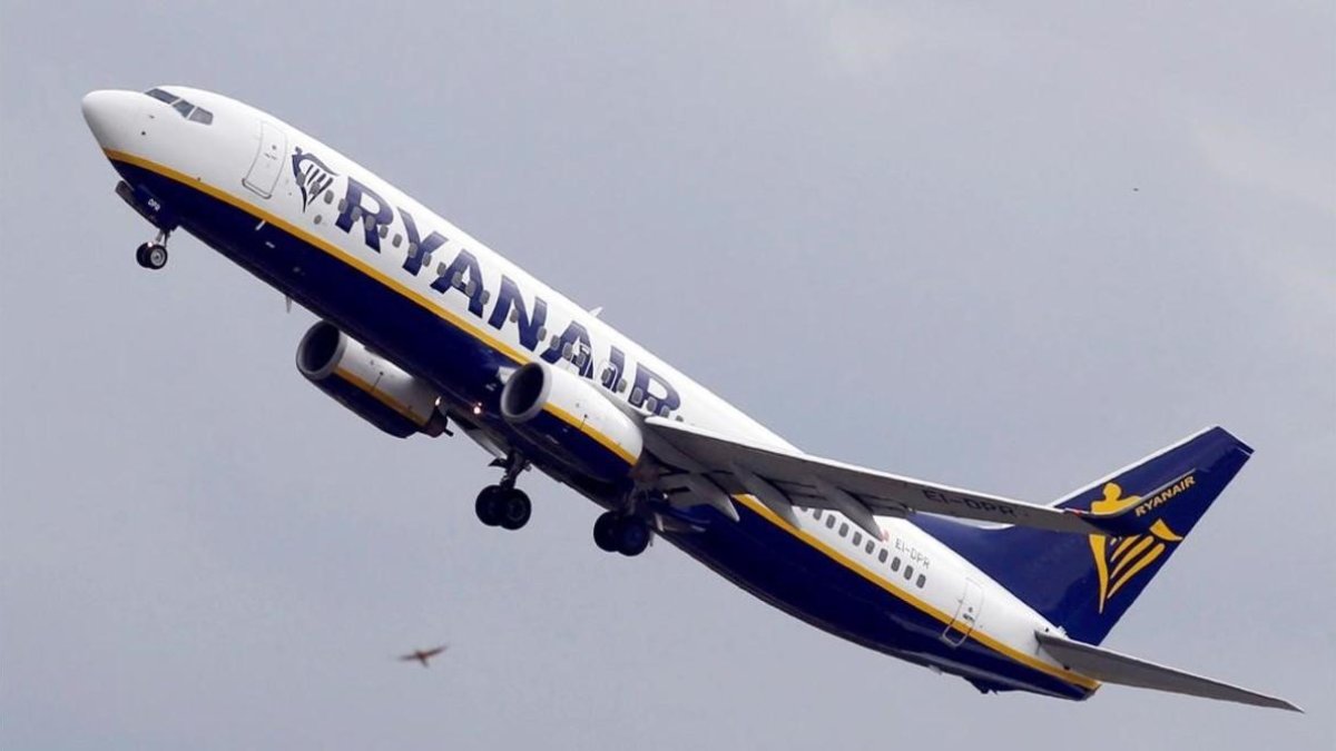 Un avión de Ryanair en una imagen de archivo.  /