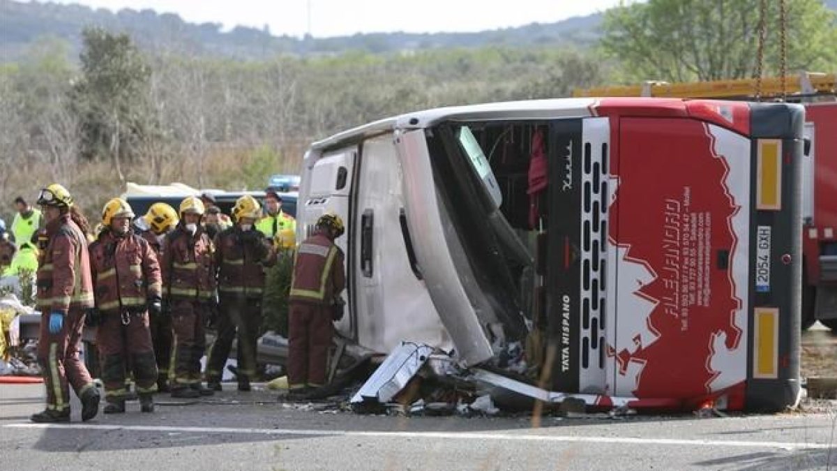 Autocar accidentado en Freginals, en marzo del 2016.