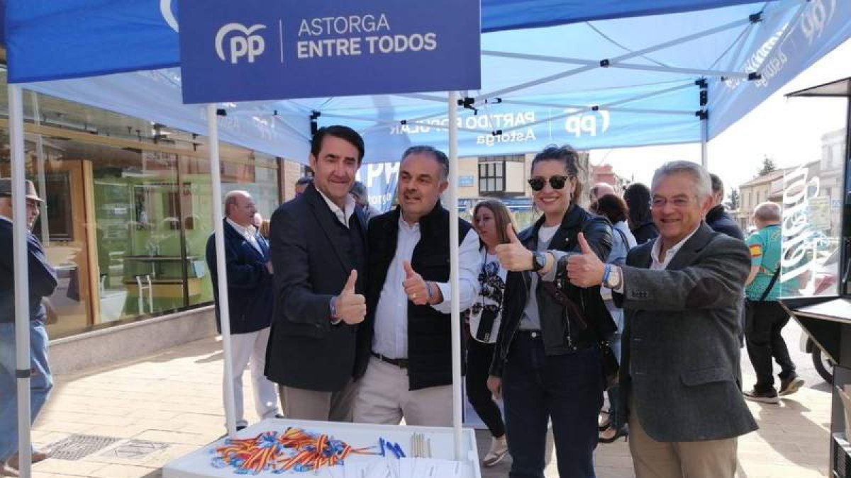 Suárez-Quiñones, José Luis Nieto, Ester Muñoz y José María Nieto. DL