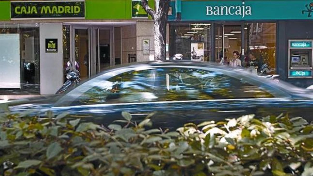 Sucursales de Caja Madrid y de Bancaja antes de fusionarse en Bankia.