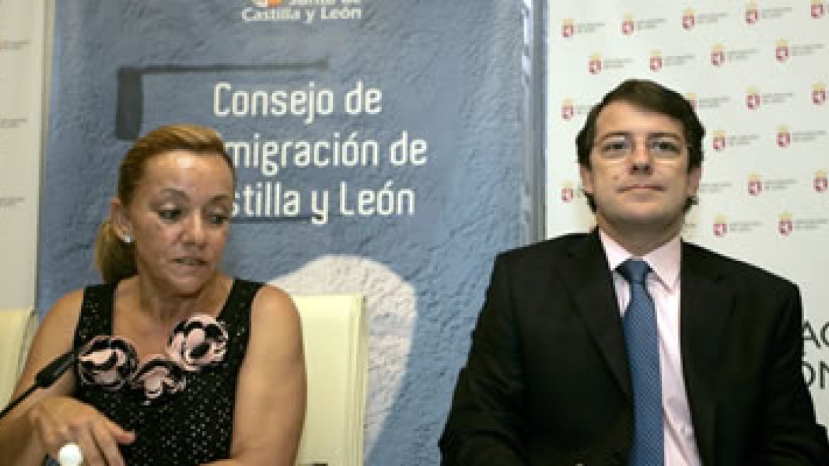 Isabel Carrasco junto al consejero de Interior y Justicia, Alfonso Fernández Mañueco.