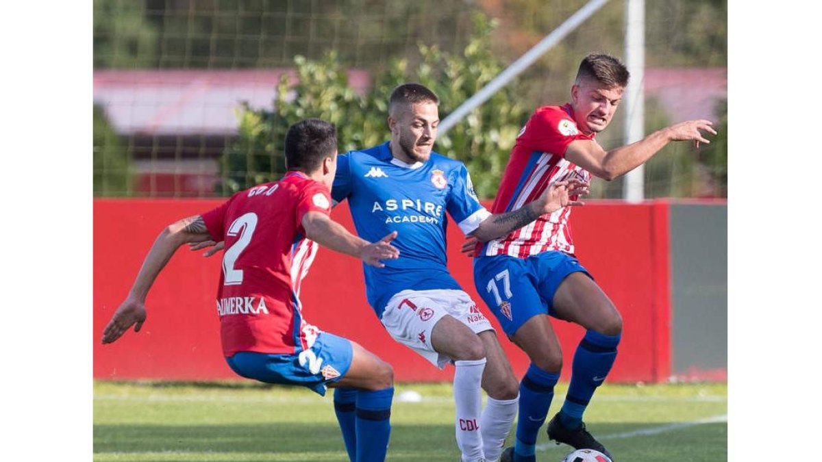 El primer partido de Liga de esta temporada entre el Sporting B y la Cultural, con triunfo leonés. FLÓREZ