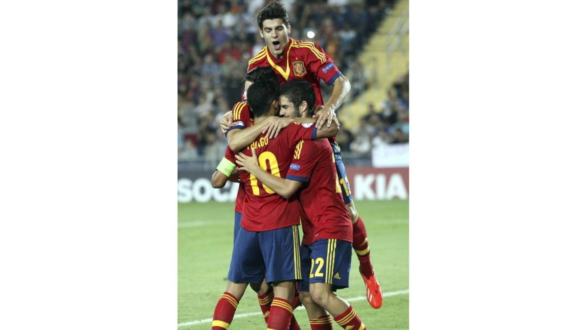 La selección sub 21 celebra un tanto de Isco