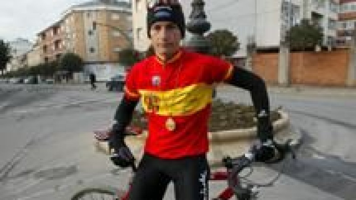 El ciclista y triatleta Jorge López de la Puente está nominado como mejor deportista absoluto